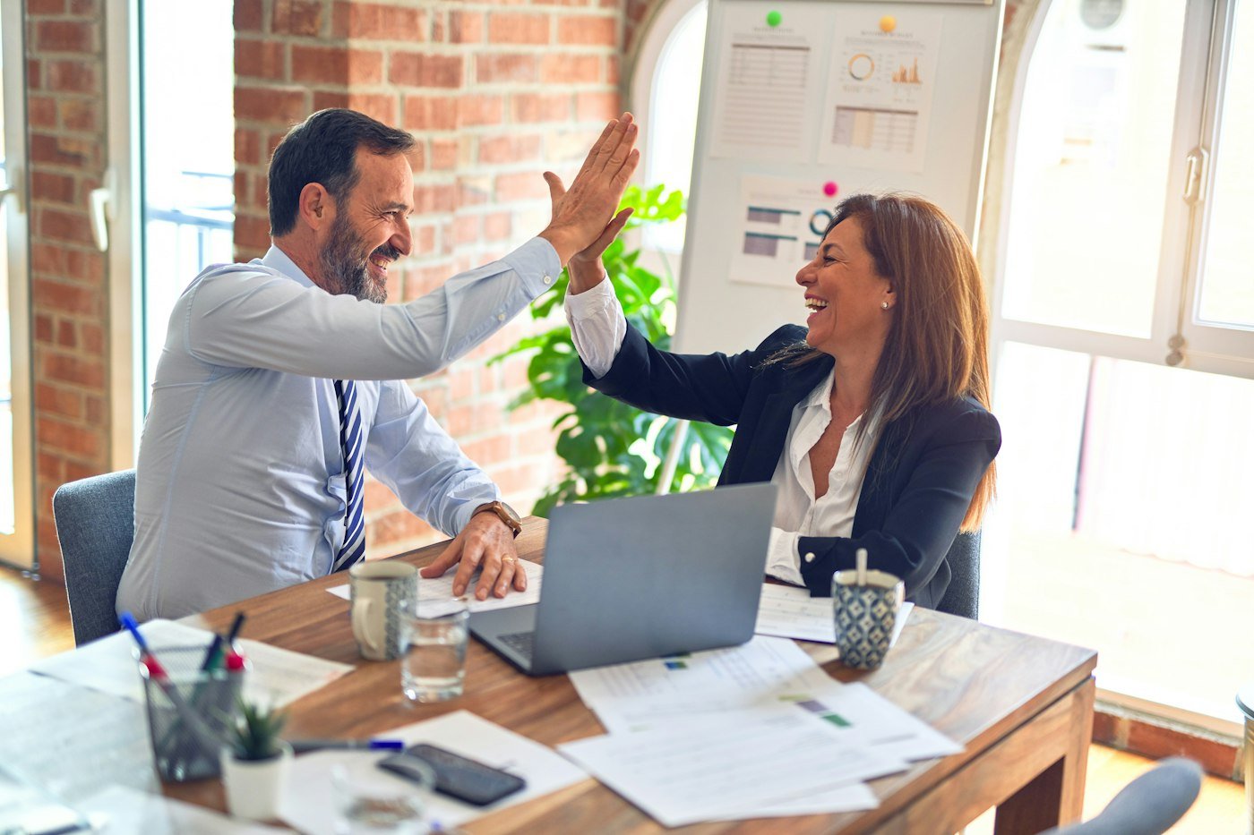 Sesión de trabajo del equipo de consultoría con clientes